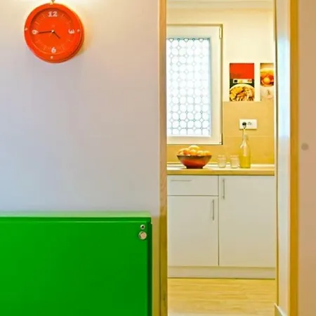 Cherry Tree Art House Apartment
