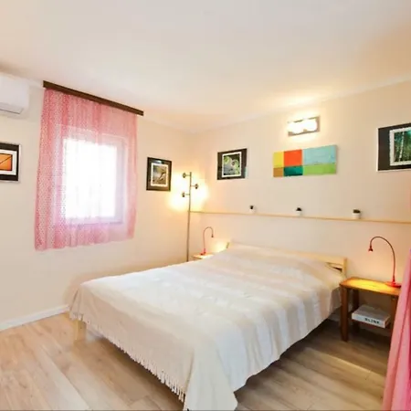 Apartment Cherry Tree Art House *