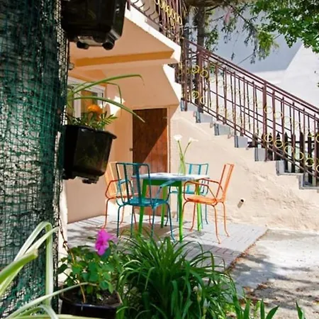 Cherry Tree Art House Apartment *