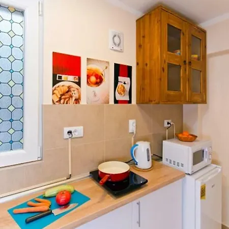Cherry Tree Art House Apartment